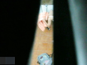 冒死爬天窗俯视偷拍娇艳美乳打工妹洗澡 鸡巴看的硬绑绑