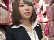 [hmpd010019] 可愛すぎる宣伝部長が お客様に究極のサービスで