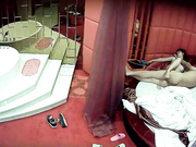 豪华套房传媒公司眼镜副总与干练短发女策划开房搞破鞋战斗力很生猛把美女策划肏到高潮尖叫