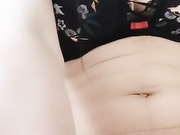 高颜值新人长发美女主播自摸秀 慢慢脱掉床上掰开逼逼毛毛比较多 很是诱惑喜欢不要错过