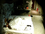 精品酒店洞穴情趣房偷拍打扮有点非主流年轻情侣妹子叫床呻吟很诱人