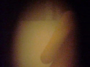 门缝偷拍合租妹子洗澡