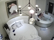 情趣酒店豪华房偷拍高素质情侣从床上干到浴缸还不过瘾站着扶着墙干