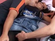 玩点刺激的 把黑丝爆乳骚炮友迷醉和哥们3P轮操她 白虎浪穴无套直接插入 轮操小逼内射中出 高清720P完整版