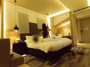 酒店约炮爆乳峰腰美臀狂野迪厅女神DJ 黑丝超模身材