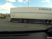 路边搭讪漂亮红发美女 直接聊到车上玩起车震 美乳小骚货特别主动豪放 三洞全开直接无套内射后穴