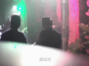 【重磅推荐】外站大神『三更半夜』系列 满足变态老公的要求将老婆装箱子里野外放置 邀请路人随便玩