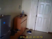 眼睛笑得眯成了月亮，真好看的风韵少妇，邀约她过来帮忙推油打飞机，顺便喂她饱吃一顿鸡巴 嘿嘿~