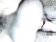 外表清纯文静的气质长发性感美女和男友酒店激情啪啪进镜头自拍,逼毛刮得真干净,干完后还拿着鸡鸡往里插!