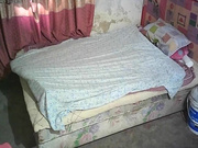 2020年老旧小区出租房嫖J漂亮站街少妇10点多就接到活了腰包很鼓的农名工大叔还玩个特殊体位射完给1张红票国语