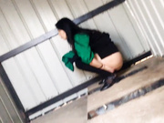 彩钢房简易传统旱厕连续偸拍各种类型妹子方便有熟女有少妇还有年轻人蹲一排大白屁股熟女黑丝穿的真有味