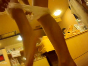 专业盗站新流出女偷拍客潜入洗浴中心更衣室四处游走近距离偷拍女顾客换衣服