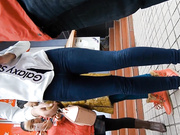 街头公共厕所坑神牛逼哈拉少专挑年轻气质美女下手偸拍很到位照完全身在照私处有极品逼