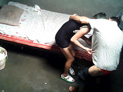 大雞巴農民工大叔城中村出租房找了個苗條小姐姐泄瀉火 各種體位玩弄無套內射 720P高清