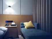 9总全国探花极品长相甜美萌妹子，脱光光沙发吸奶扣逼再到床上，翘屁股69舔弄后入猛操呻吟_ev