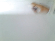 牛人！沟厕拍穿吊带的小妞，被发现了 撕心裂肺的吼叫 快溜 不然走不掉了