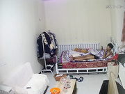 出租房網絡攝像頭黑客破解拍攝到的有點像姐弟戀的排骨哥和大波女友瘋狂愛愛 抽根煙吃點東西幹得有點猛啊 露臉高清