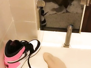 微博红人饲育系少女X公共卫生间露出自拍收费视频4V 开裆肉丝玩假屌自慰无毛逼3