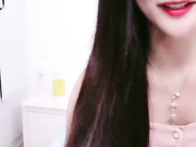 气质甜美长发小姐姐浴室洗澡大战头套男按头口交舔屌后入猛操