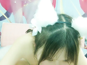 姐夫操小姨子骑乘神器辅助好省力直接内射了