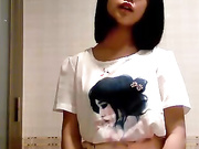 艺校美乳翘奶子嫩妹子浴室脱衣唱歌洗澡自拍2V，这歌声把我耳朵强奸了 哈哈1