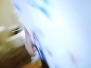 约19岁小萝莉柳腰蜜桃臀超警觉发现了镜头