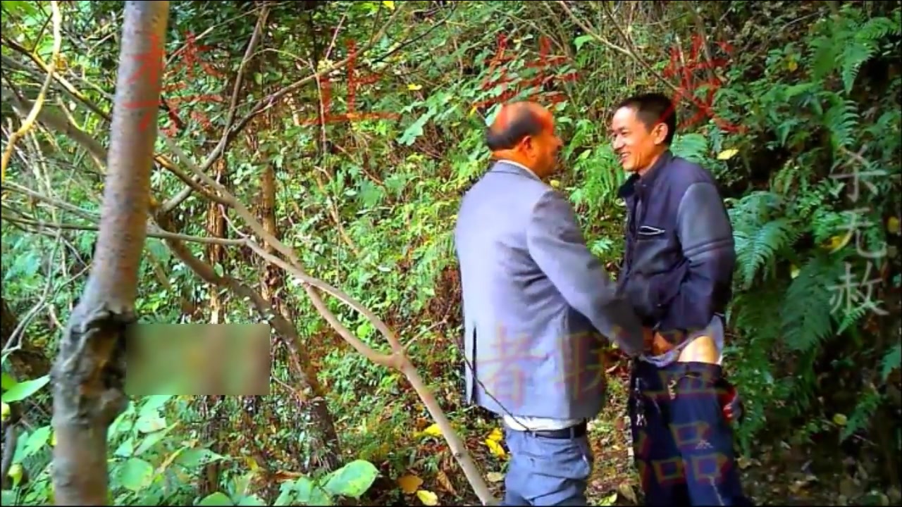 今天发个超级狠的，真是开眼界了，我猜你绝对没见过的，这画面太辣眼睛了哈哈，隐约能听清对白，不喜勿下