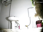 【全網推薦】從未流出過的小旅館衛生間高清偷拍（第四部）肥嫩逼逼看得讓人欲火焚身～原版高清