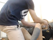 国人留学生眼镜美眉被洋老外密封胶封嘴撸回家在沙发上强干