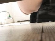 廁拍大神潛入某酒樓公共女廁偷拍各式美女少婦如廁噓噓 雪白大屁股看得讓人欲火焚身 1080P高清原版