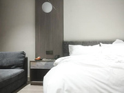 20岁小萌妹听话随便亲打桩机战力非凡欲仙欲死