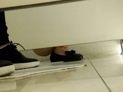 万达里服装店员工wc偷拍