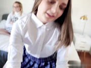 继妹看着我日她朋友自己也忍不住了 加入3p