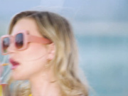 黑色性感金发女郎布莱克和安东一起度假