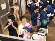 【稀缺福利】最新流出非常少見的某學校公共澡堂很多(數都數不過來)清純學妹沐浴更衣 貌似還有好多無毛的 720P高清原檔