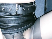 深蓝毛衫黑皮裙黑丝高跟台上成龙全球极限救援