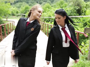 农场主夫人女同性恋三人行与两位女学生